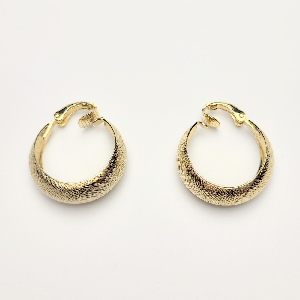 Vintage Gold Tone Textured Chunky Hoop Earrings Clip On Classic